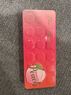 Too Faced Sweet Peach Gradient Makeup Palette - Peach to Coral Pink